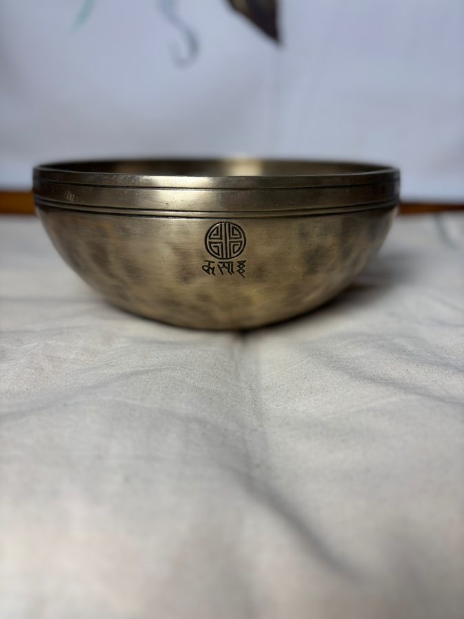 Full moon singing bowl